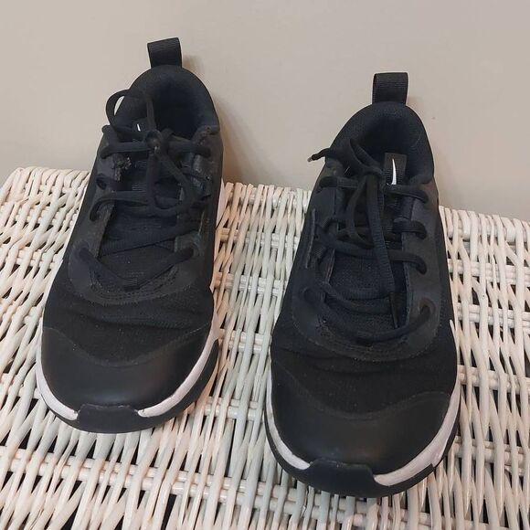 Kids Nike Omni Multi Court Sneakers Size 7Y